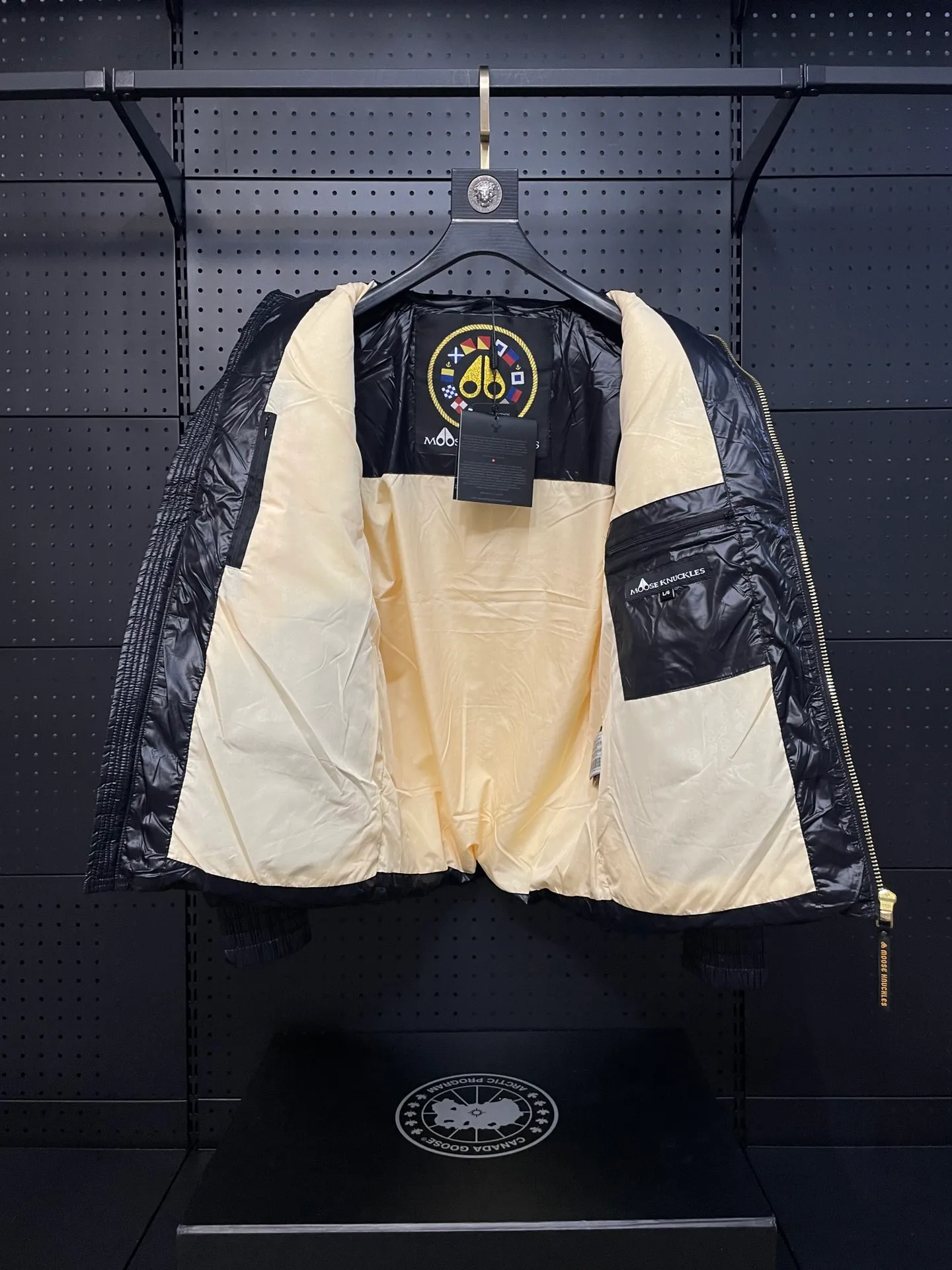 🇨🇦Moose knuckles/ 09/ Moose knuckles . 2007 🇨🇦 ！ Premium ， 。 ， RMB 5050-15000 ！ ，LOGO ✂️. ！ . ！ MONCLER/ Canada Goose/ ，Moose knuckles 2019 …… ✂️ 90% ， ！ ✂️ ， ! ✂️ YKK， ， ！ ✂️ ， . ！ ✂️ 3D ， Size:S-XXL